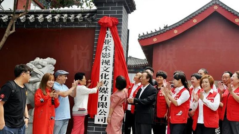 婚礼拍摄，镜头背后的秘密：如何选择合适的拍摄设备配置